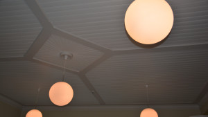 Nu ska Raseborg bland annat kolla att inte får många lampor lyser i onödan. Tågstationen i Ekenäs