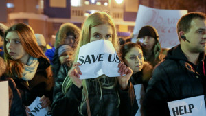 Ukrainare demonstrerar vid USA:s konsulat i Kiev och begär att USA ska beskydda Ukraina