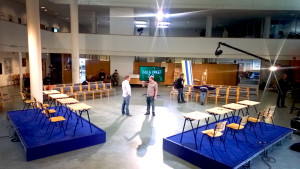 Förberedelser inför partiledardebattien i Lärkan. Valdebatt i Lärkan