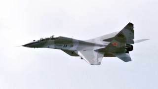 Venäläinen MiG-29 hävittäjä ilmailunäytöksessä.