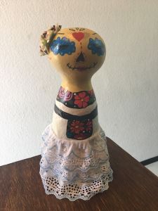 Catrina Emilia en vestido tipico de Veracruz