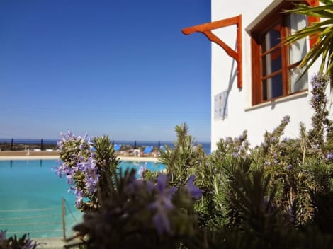 Amazones Village Suites Hotel