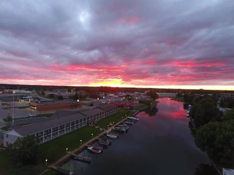 Hotel Fleetwood Inn & Suites