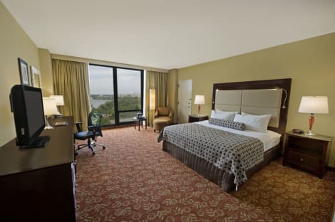Crowne Plaza PHILADELPHIA-CHERRY HILL Hotel