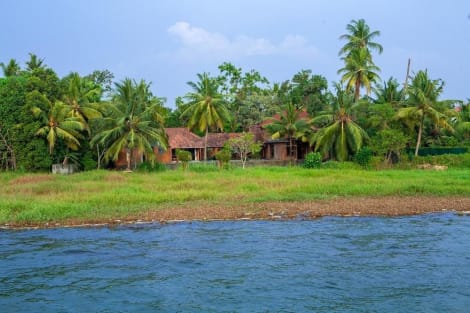 Vinnca Lake House Hotel