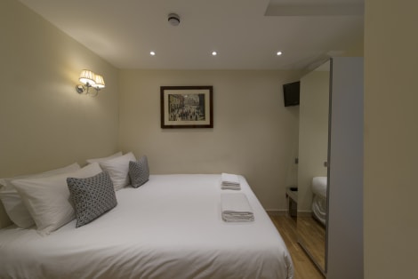 Paramount Hotel