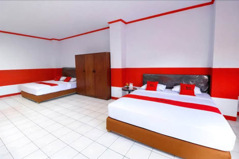 RedDoorz Plus @ Samratulangi Manado Hotel