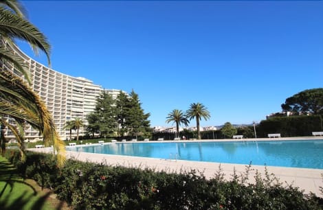 Cannes Marina Golf Hotel