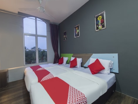 OYO 937 Lucky Hotel