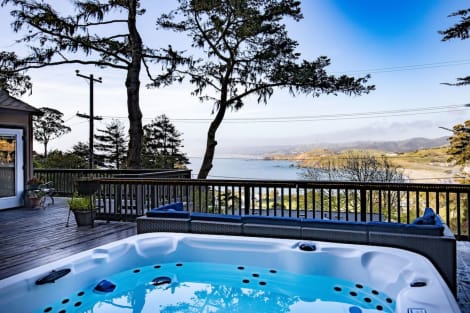 Pedro Point Beach House - San Fran Airport West - Laundry + Parking + Hot Tub Hotel
