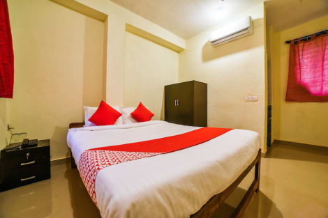 OYO 26479 Invito Hotel