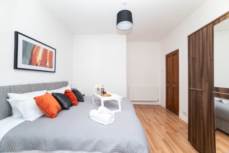 Klass Living - Cosy Apartment, Bellshill - Book Direct for Best Rates Hotel