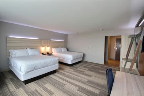 Holiday Inn Express & Suites Fond Du Lac Hotel