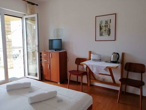 Apartments Emmas Studio Hotel
