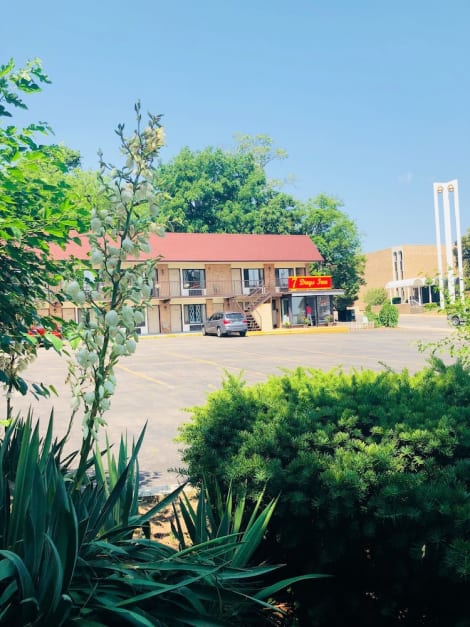 Hotel 7 Days Inn