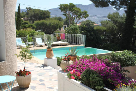 Hôtel CASSIS HOSTEL Les Heures Claires