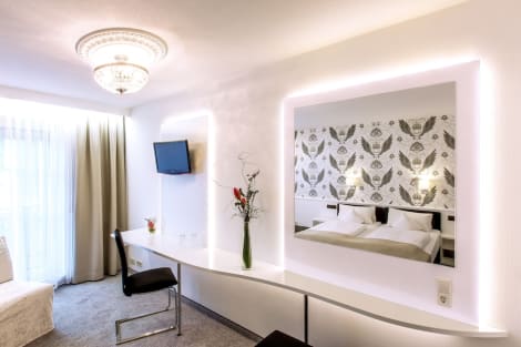 Hellers Twenty Four 2 (24H Self-Check-In) Hotel
