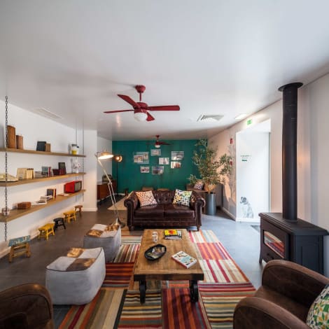Moon Hill Hostel Hotel