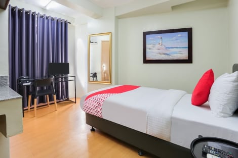 OYO 190 Anglo Residences Hotel
