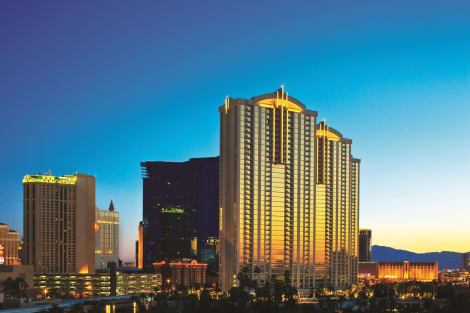 888 Two Bedroom Three Bath Suite at Signature Condo Hotel