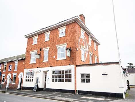 OYO The White Hart Inn Hotel