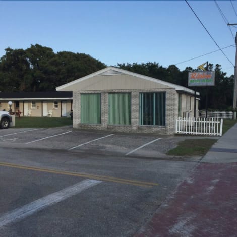 Riviera Motor Lodge Hotel