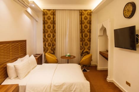 Karoon Hotel