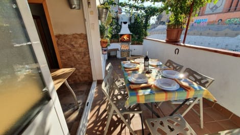 Hotel Atico con terraza y Barbacoa, junto linea Metro de BCN