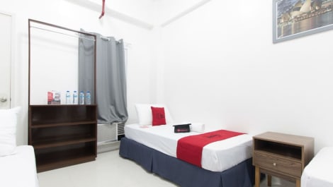 RedDoorz near Liceo De Cagayan University Highschool Hotel