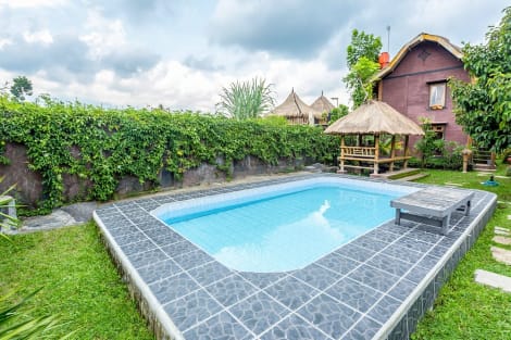 OYO 2196 Edriyan Bungalow Hotel