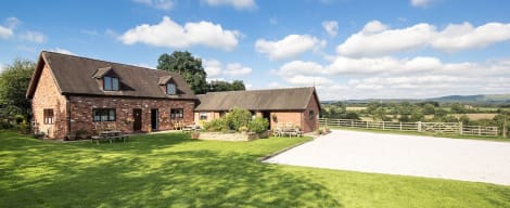 LOWER MICKLIN FARM Hotel