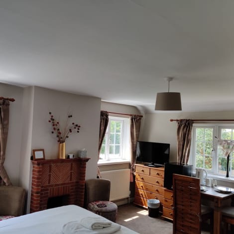 The Farmhouse Bed And Breakfast Hotel