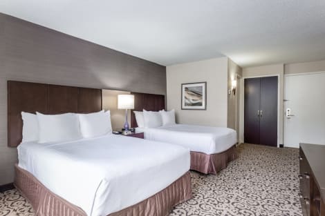 Crowne Plaza DANBURY Hotel