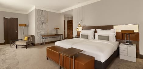 Hotel Reichshof Hamburg, Curio Collection by Hilton