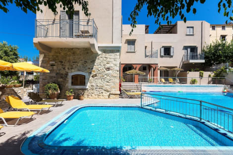 Philoxenia Apartments Hotel
