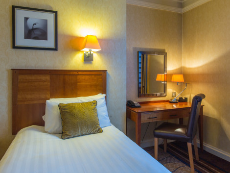 The Queens Hotel - A Qhotel Hotel