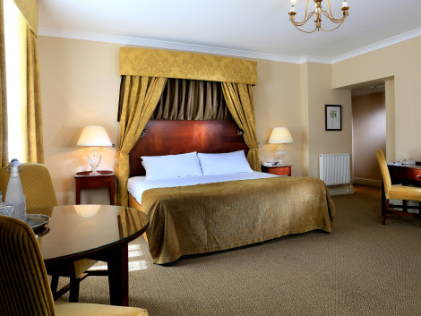 Macdonald Swan's Nest Hotel