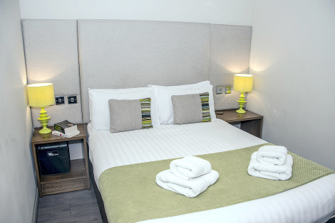 Base Serviced Apartments - City Road Hotel