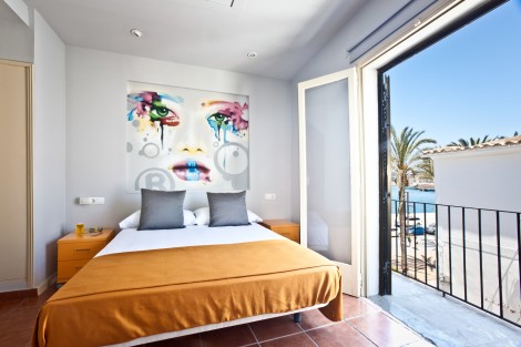 Ryans La Marina Hostal