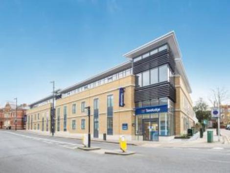 Travelodge London Richmond Central Hotel