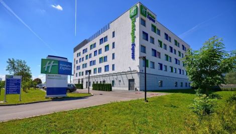 Holiday Inn Express Warsaw Airport Hotel