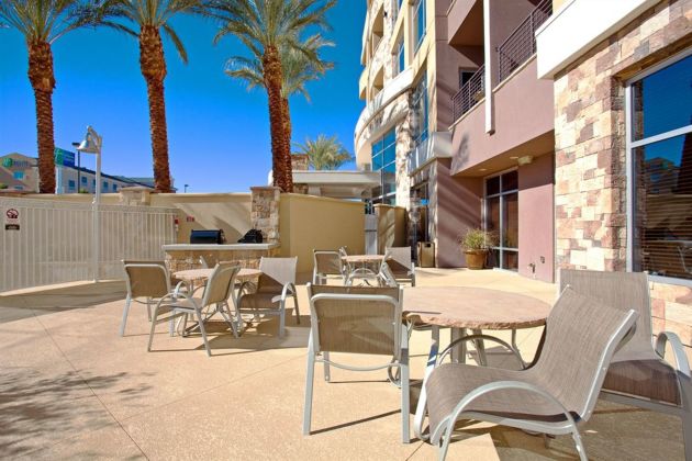 Staybridge vegas Staybridge Suites Las Vegas features an outdoor pool and a hour fitness center. Public areas are equipped with complimentary wireless Internet access. Business-related amenities at this 3-star property consist of a business center and a meeting room/5().