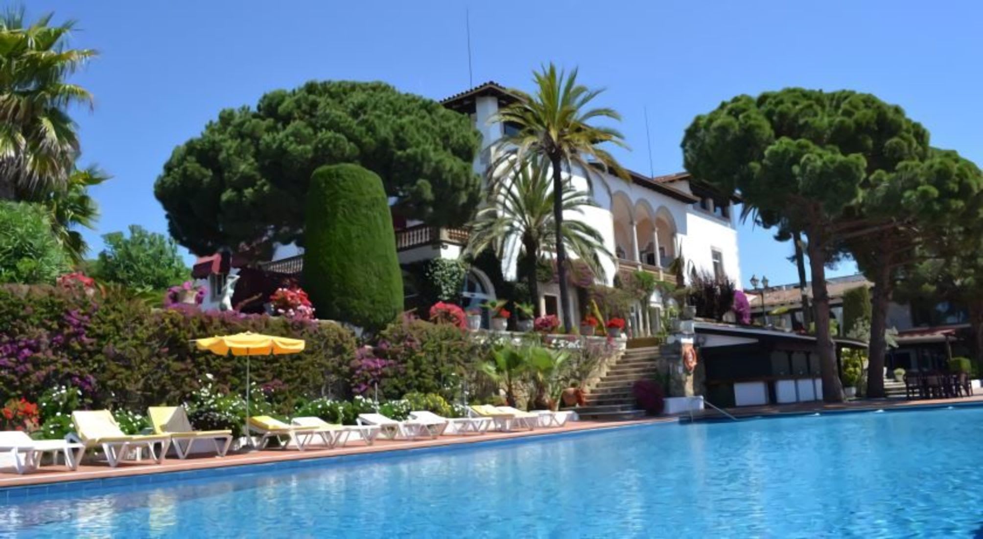 Hotel Roger de Flor by Seleqtta