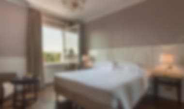 Classic 4-Star Hotel With Rooftop Pool And Bar Hotel
