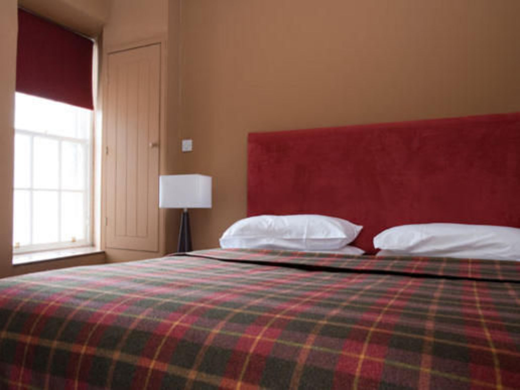 Bari - Scozia, Regno Unito - JOIVY Royal Mile Apartment for Two - Location, Location!
Bari - Scozia, Regno Unito - JOIVY Royal Mile Apartment for Two - Location, Location!