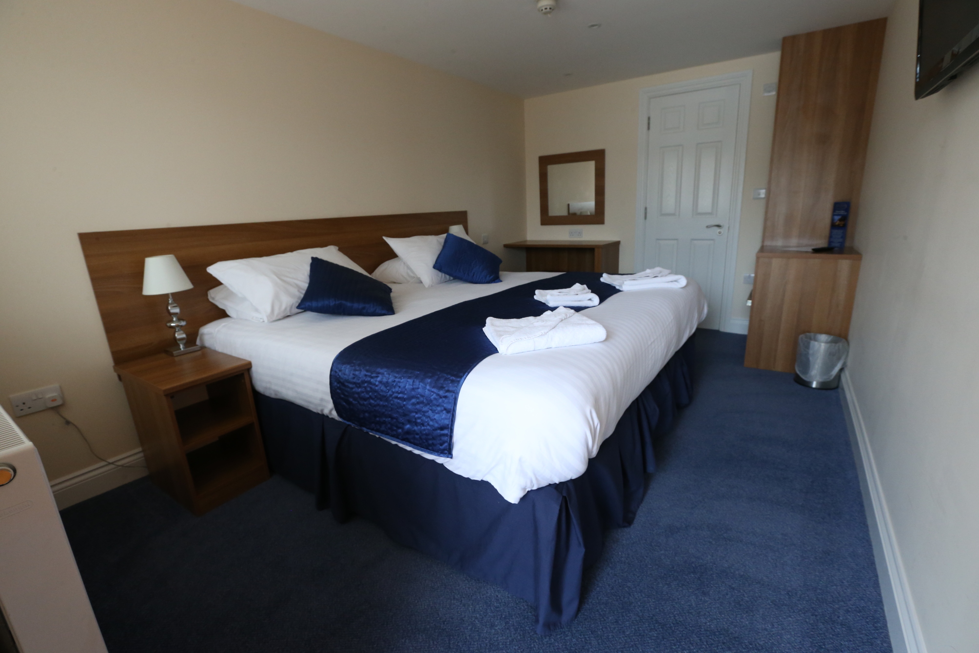 Pisa - Londra, Aeroporto di London Gatwick - Corner House Hotel Gatwick with bookable Holiday parking
Pisa - Londra, Aeroporto di London Gatwick - Corner House Hotel Gatwick with bookable Holiday parking