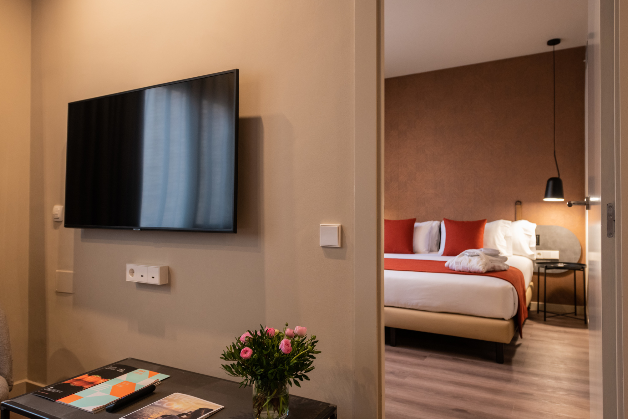 Cagliari - Aeroporto di Barcellona - El Prat de Llobregat - Atenea Rekord Suites 4*
Cagliari - Aeroporto di Barcellona - El Prat de Llobregat - Atenea Rekord Suites 4*