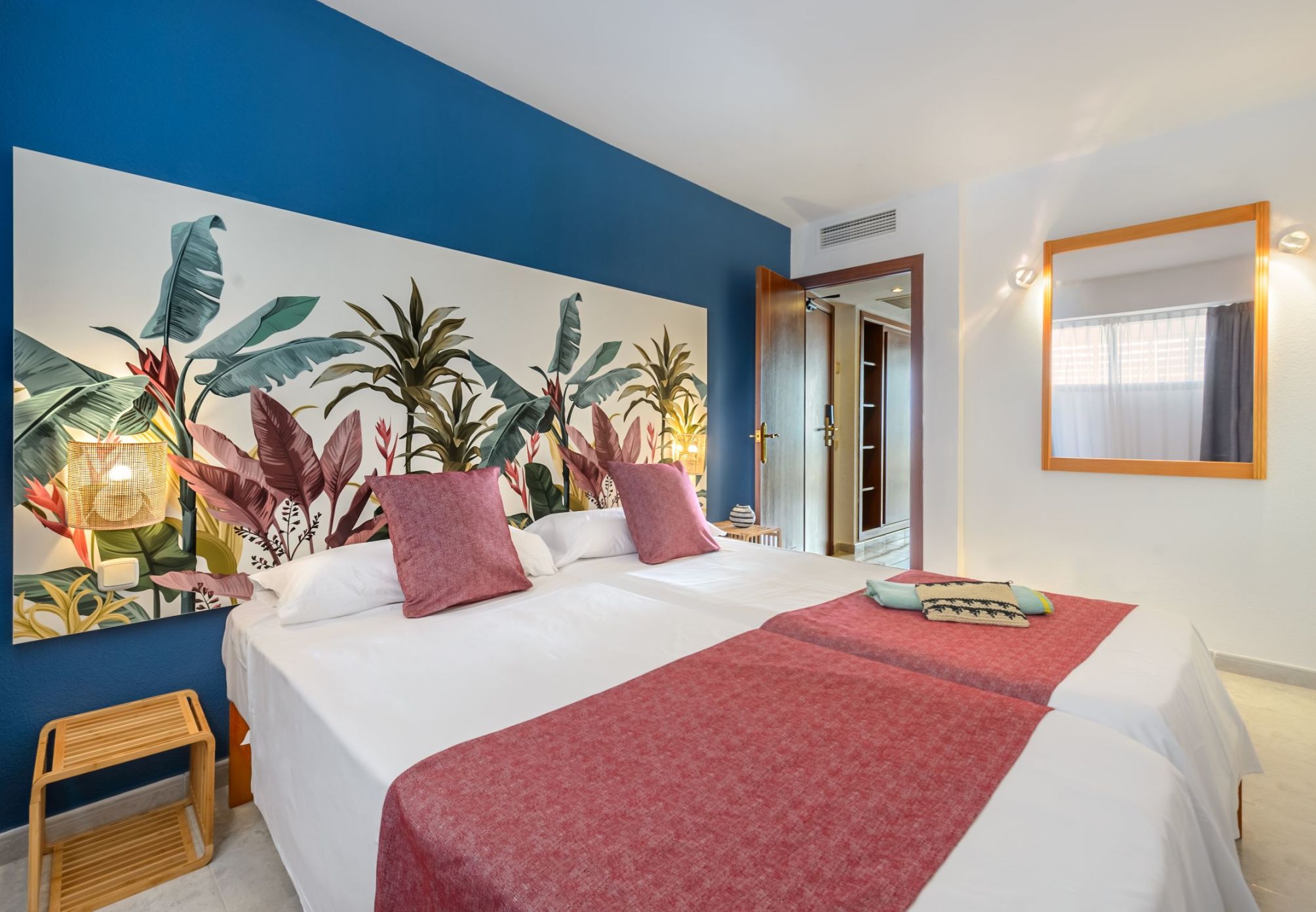 Verona - Playa d'en Bossa, Ibiza - Apartamentos Vibra Jabeque Soul-3SUP
Verona - Playa d'en Bossa, Ibiza - Apartamentos Vibra Jabeque Soul-3SUP