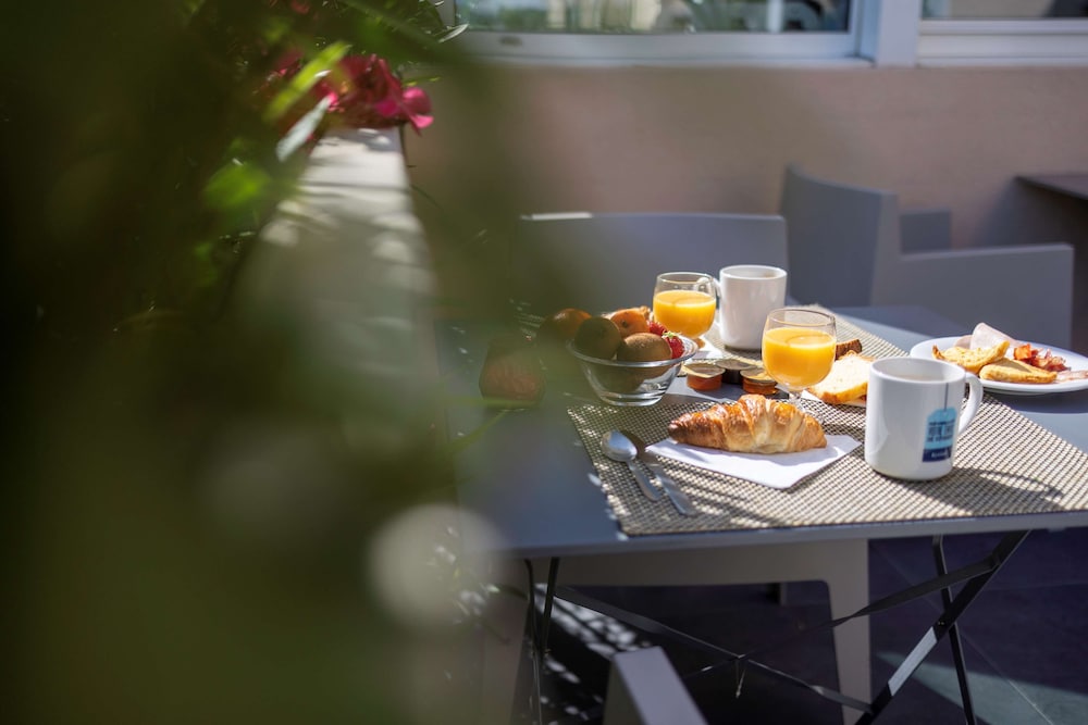 Bari - Saint-Raphaël, Provence-Alpes-Côte d'Azur - Hôtel restaurant Kyriad Fréjus
Bari - Saint-Raphaël, Provence-Alpes-Côte d'Azur - Hôtel restaurant Kyriad Fréjus