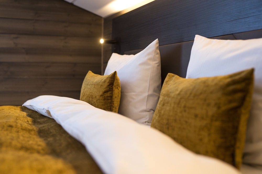 Roma - Longyearbyen - Svalbard Hotell | Polfareren
Roma - Longyearbyen - Svalbard Hotell | Polfareren